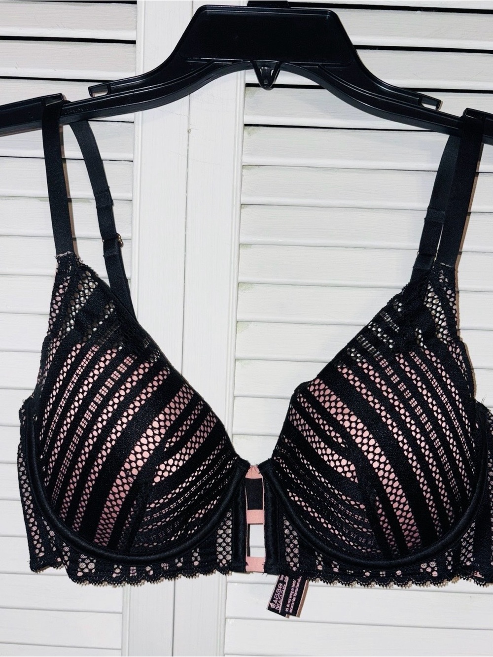 VICTORIA'S SECRET Luxe Lingerie Lace Lightly Lined Plunge Bra